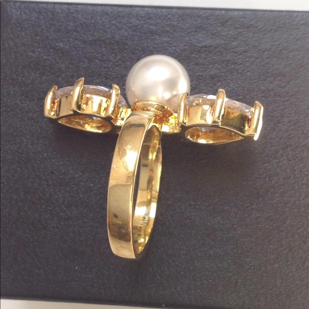 Size 8 gorgeous women's ring